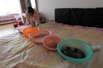 延安楼上漏水，住户失联，小区没物管，业主维权难！律师来支招……